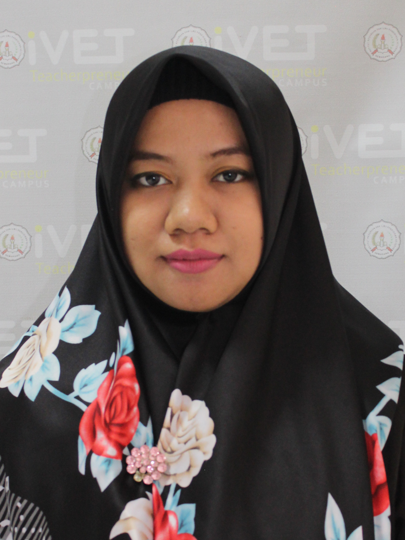 Foto Irna Anjarsari, M.Pd